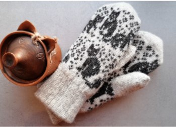Scandinavian mittens HeyPrezzie Scandinavia inspired gifts Guide